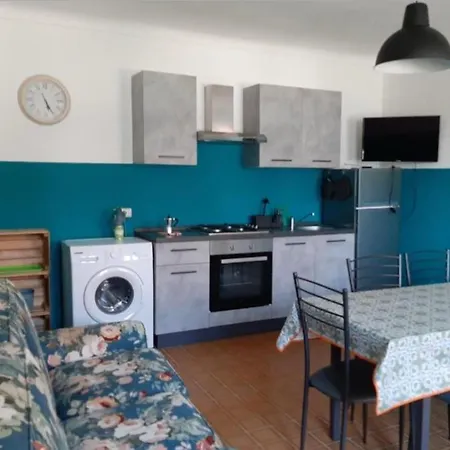 Casa Frida Rossa Canelli
